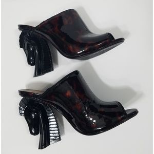 tory burch horse heel